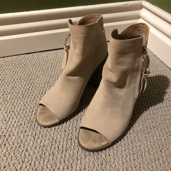 Suede tan winter heels - Picture 4 of 7